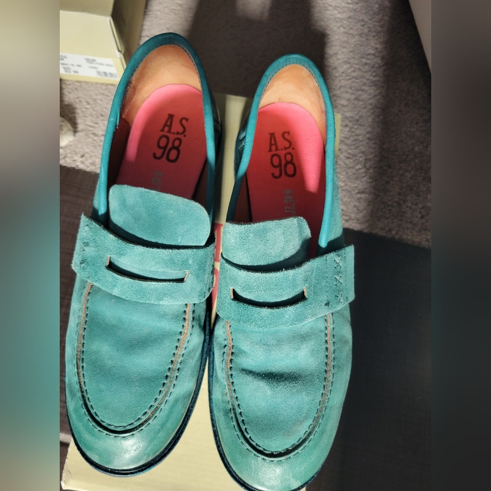 AS 98 Loafers. Great Condition.